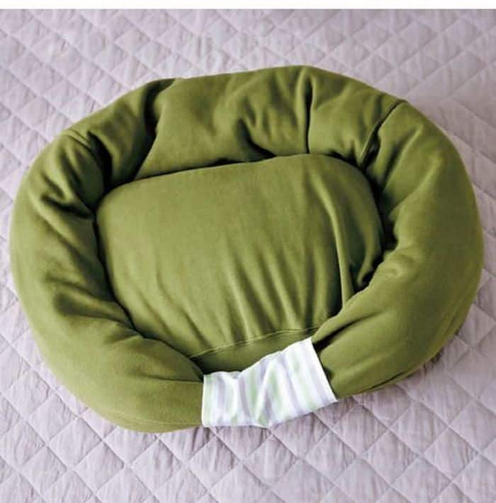 Кровать для собаки в стиле свитера 2